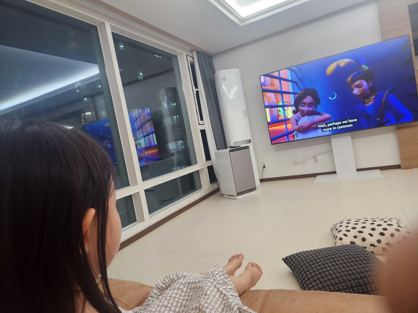 영어로 된 애니매이션보는 딸