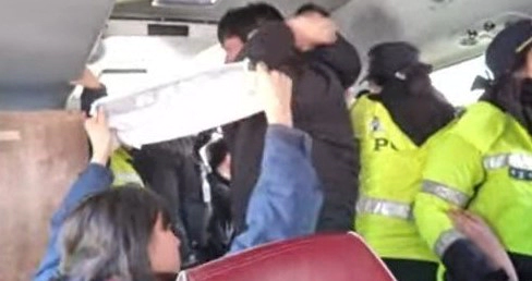 대진연 김건희 특검 외치며 대통령실 진입 시도