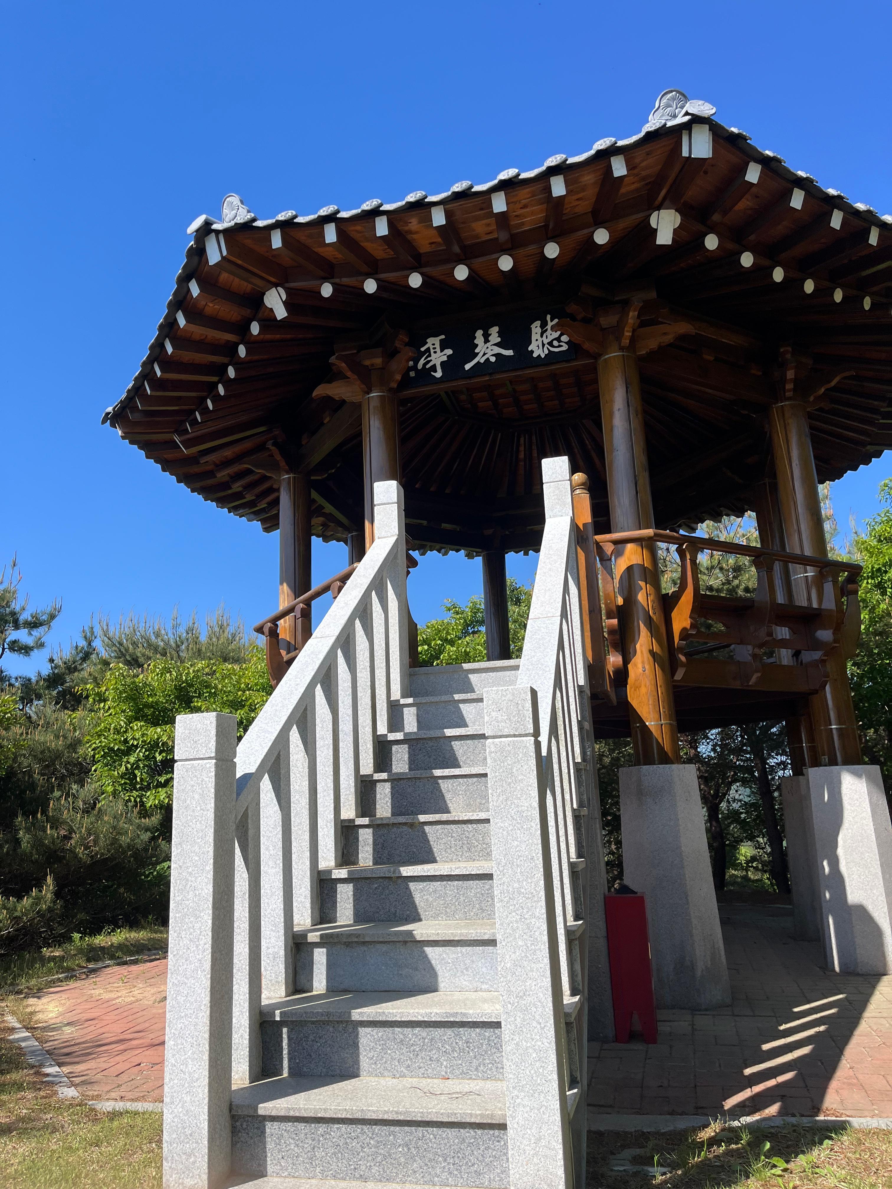 미숭산 가는길 정자