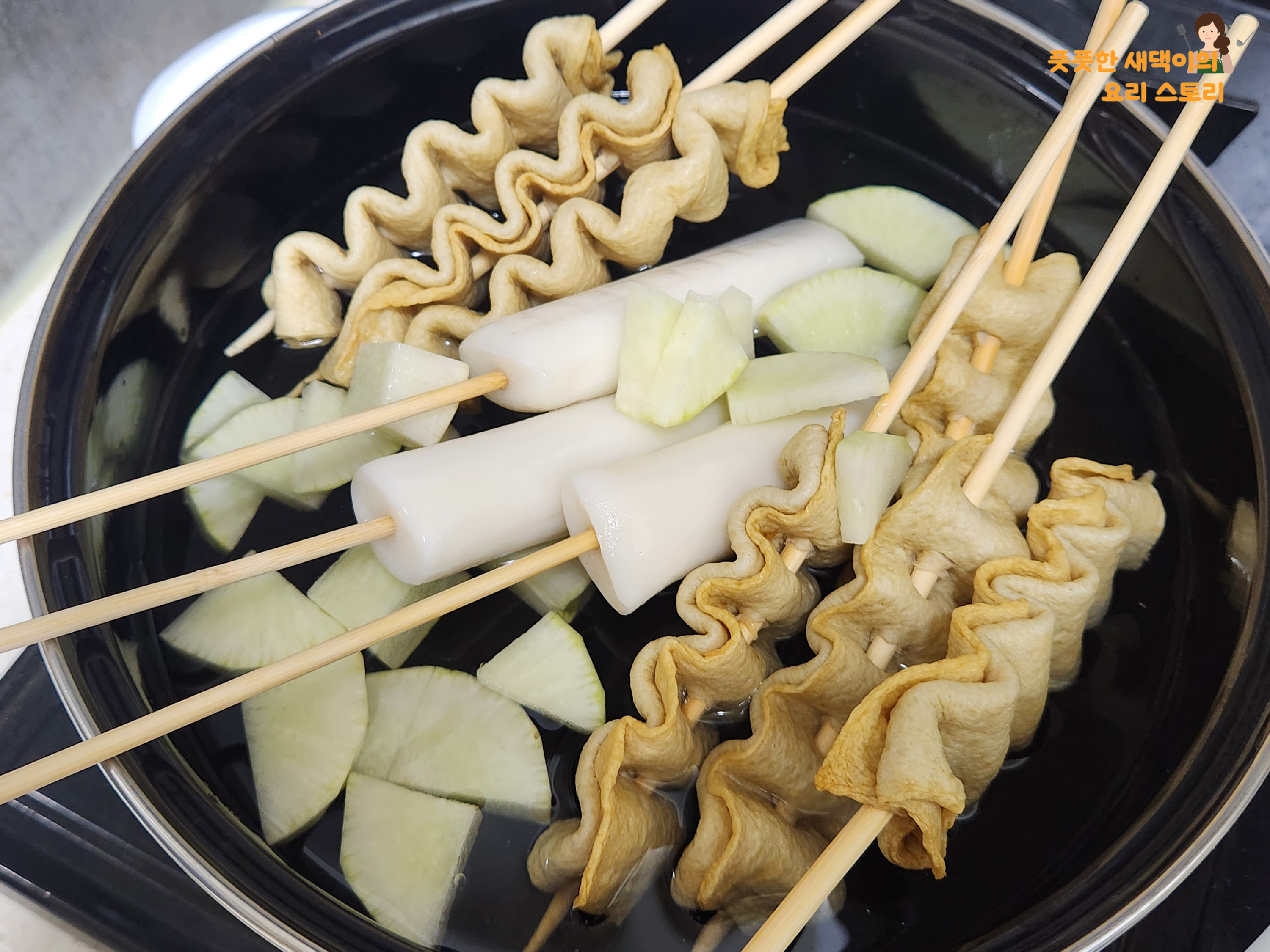 준비한 무를 넣어주고 같이 끓이기