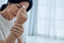 손가락 끝이 저린 이유