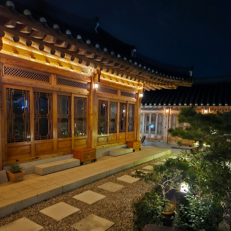 야경이 이쁜 전통 한옥숙소