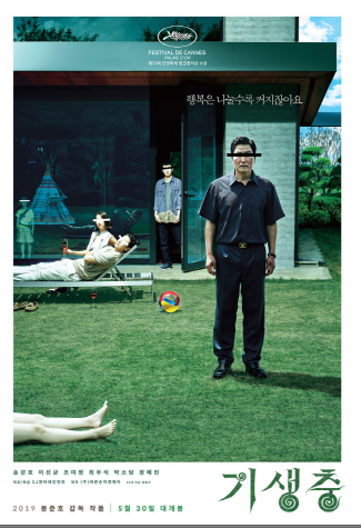 등장인물 4명 중 2명은 서있고 2명은 앉았는모습