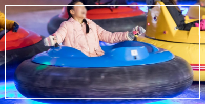 어린이가 아이스 범퍼카를 탄다