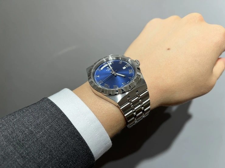 영롱한 튜더 로얄 청판