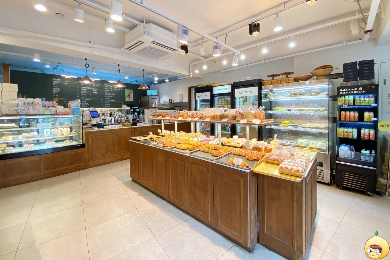 해운대달맞이빵 청계천점 빵진열대