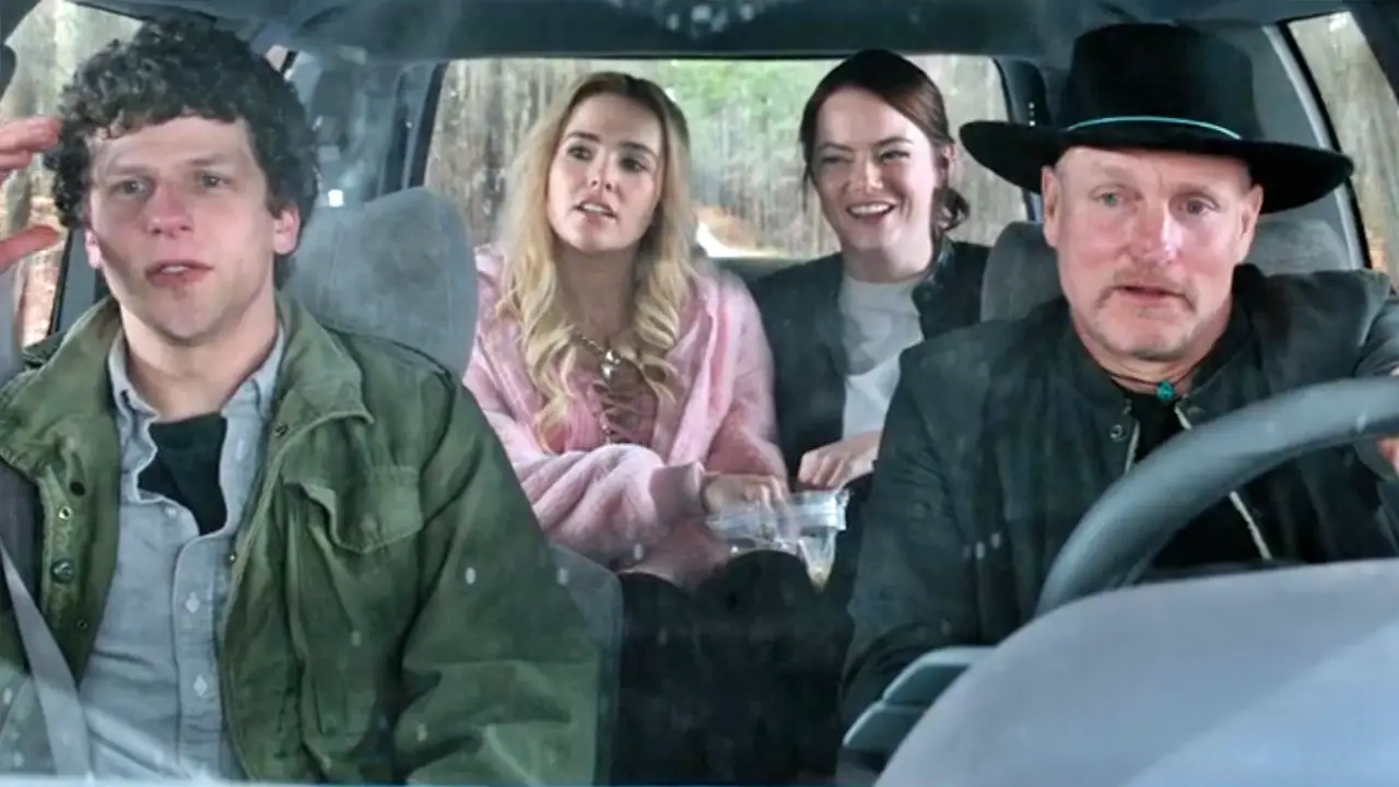 왼쪽부터 제시 아이젠버그, 조이 도이치, 엠마 스톤, 우디 해럴슨