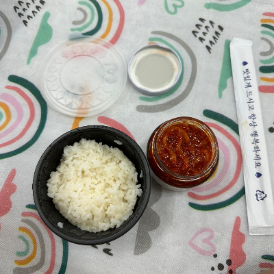 밥과 오징어젓갈 사진