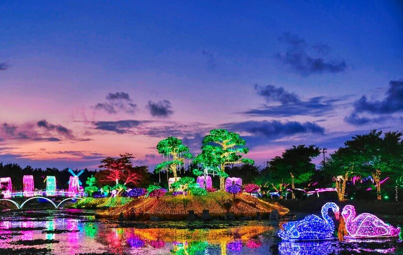 태안 빛축제는 365일 연중무휴로 진행하고 있습니다. 충청남도 최초로 화려하게 조명으로 야간 볼거리를 제공하고 있습니다.