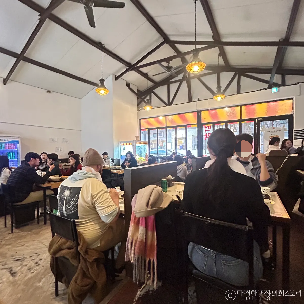 서울-용산-신용산역-맛집-현선이네-떡볶이집-내부-분위기-사진