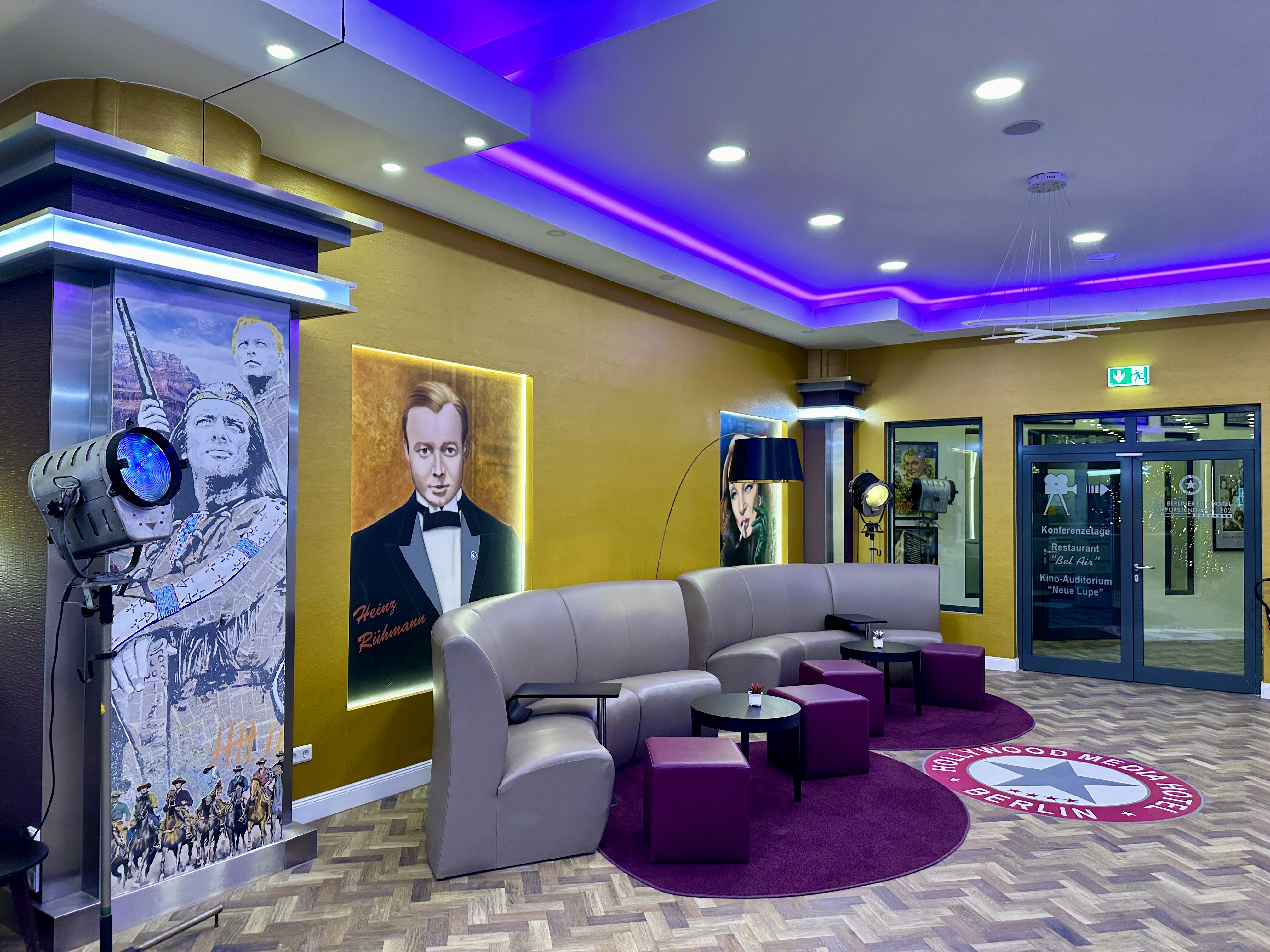 할리우드 미디어 호텔 로비