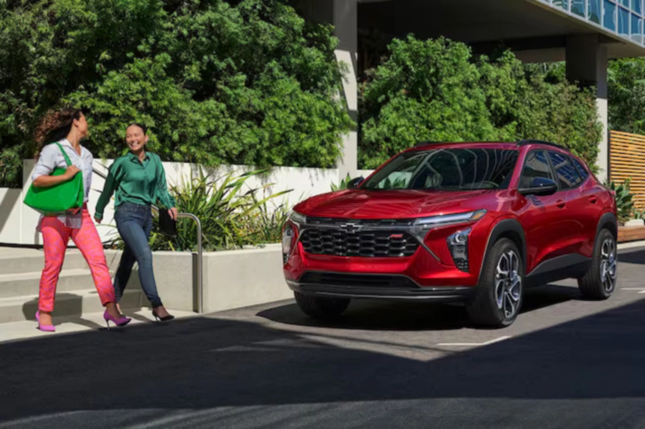 쉐보레 트랙스 크로스오버 버건디. 출처 Chevrolet.com