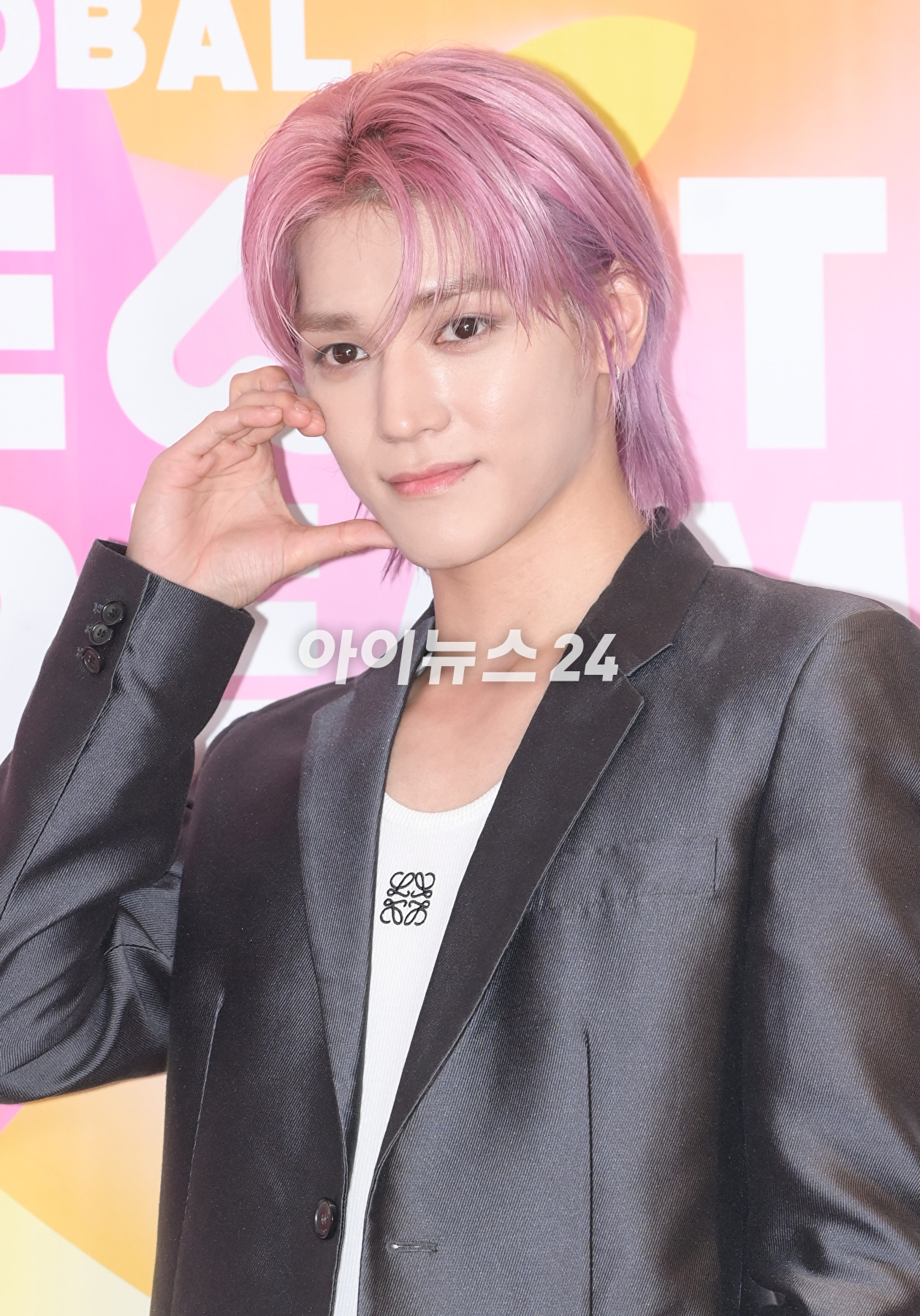 그룹 NCT 태용이 10일 오후 서울 송파구 올림픽공원 케이스포돔(KSPO DOME)에서 열린 '2023 K글로벌 하트 드림 어워즈' 레드카펫 행사에 참석하고 있다. [사진=정소희 기자]