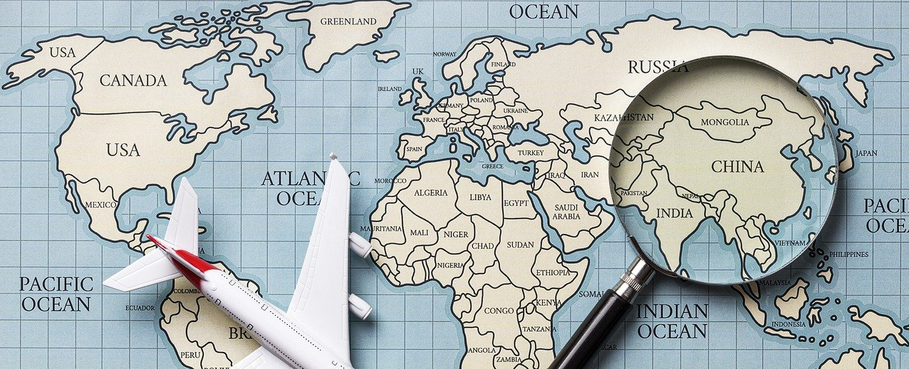 세계지도 및 돋보기