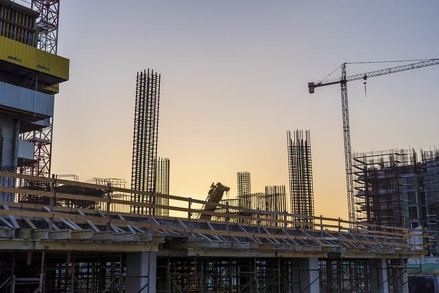 도시 밀도와 공간 활용: 고밀도 개발 vs. 저밀도 개발