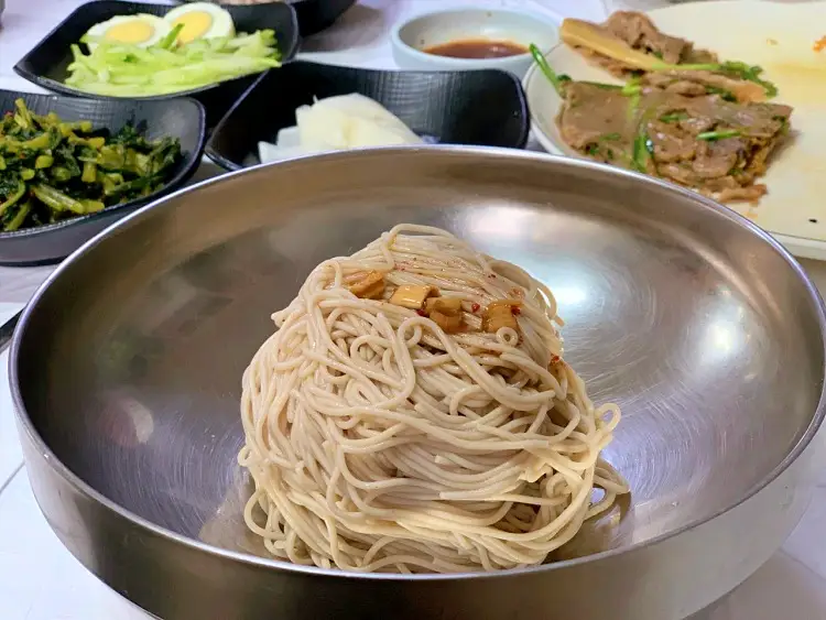 제209회 놀라운토요일 놀토 트와이스 나연 모모 채영 순 메밀국수 막국수 맛있는 식당 강원 평창 진부전통시장 막국수집 맛집 소개