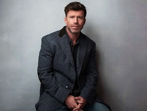 라이어니스-연출-테일러-쉐리던