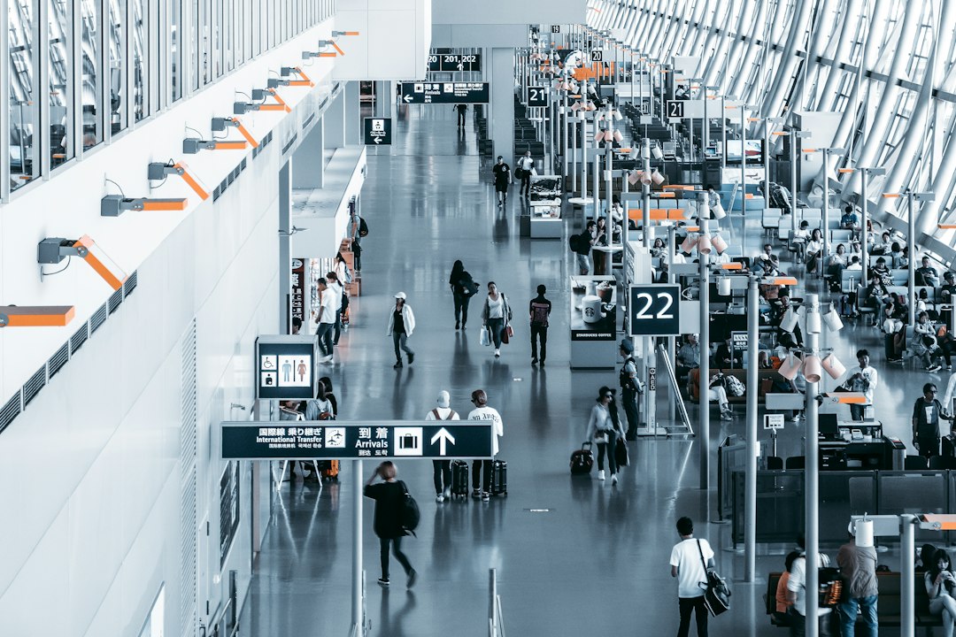 공항 터미널 출국장 모습
