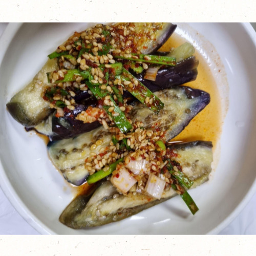 들기름과 마늘로 무친 가지나물 반찬