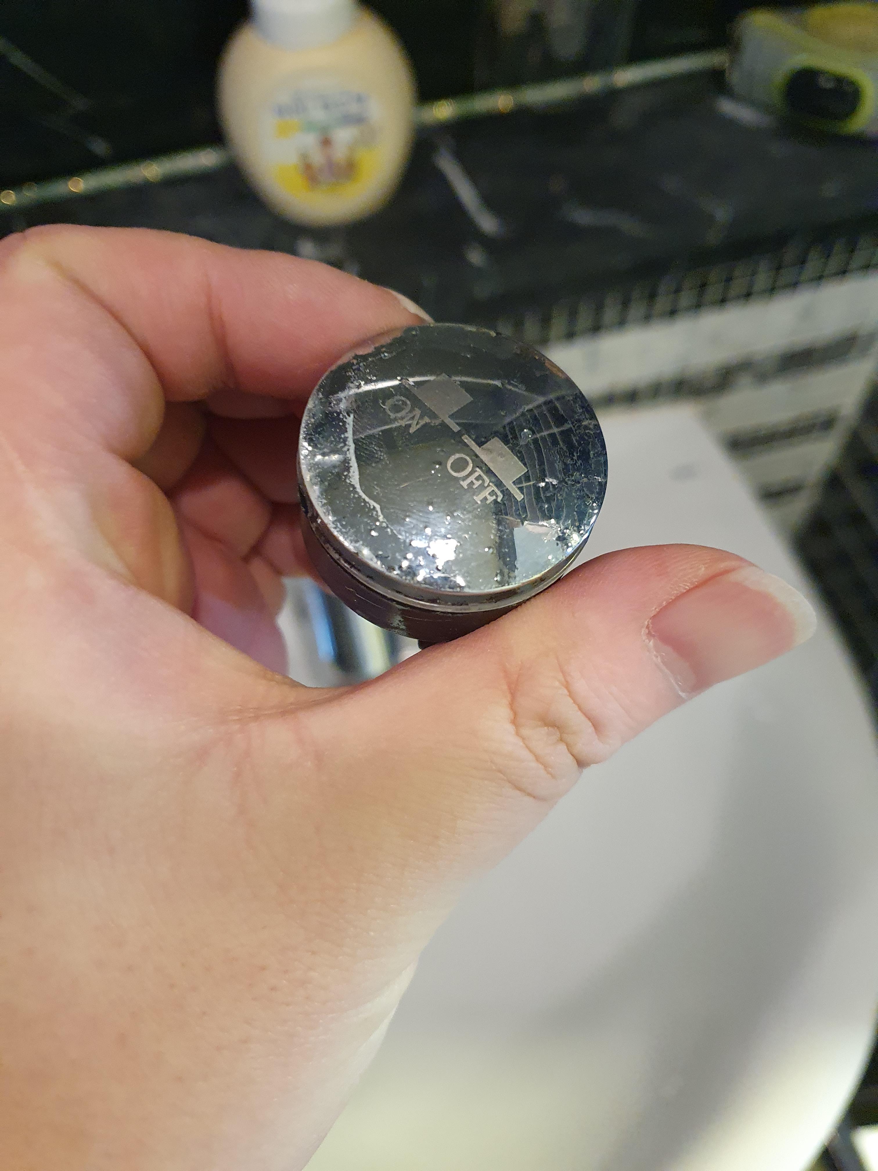 고장난 세면대 마개