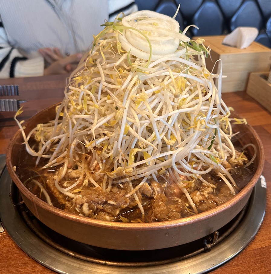 불고기전골 – 숙주가 산처럼 쌓인 비주얼