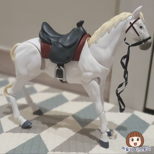 중국산 테무, 알리에서 구매한 말 피규어 모형 장난감 모습