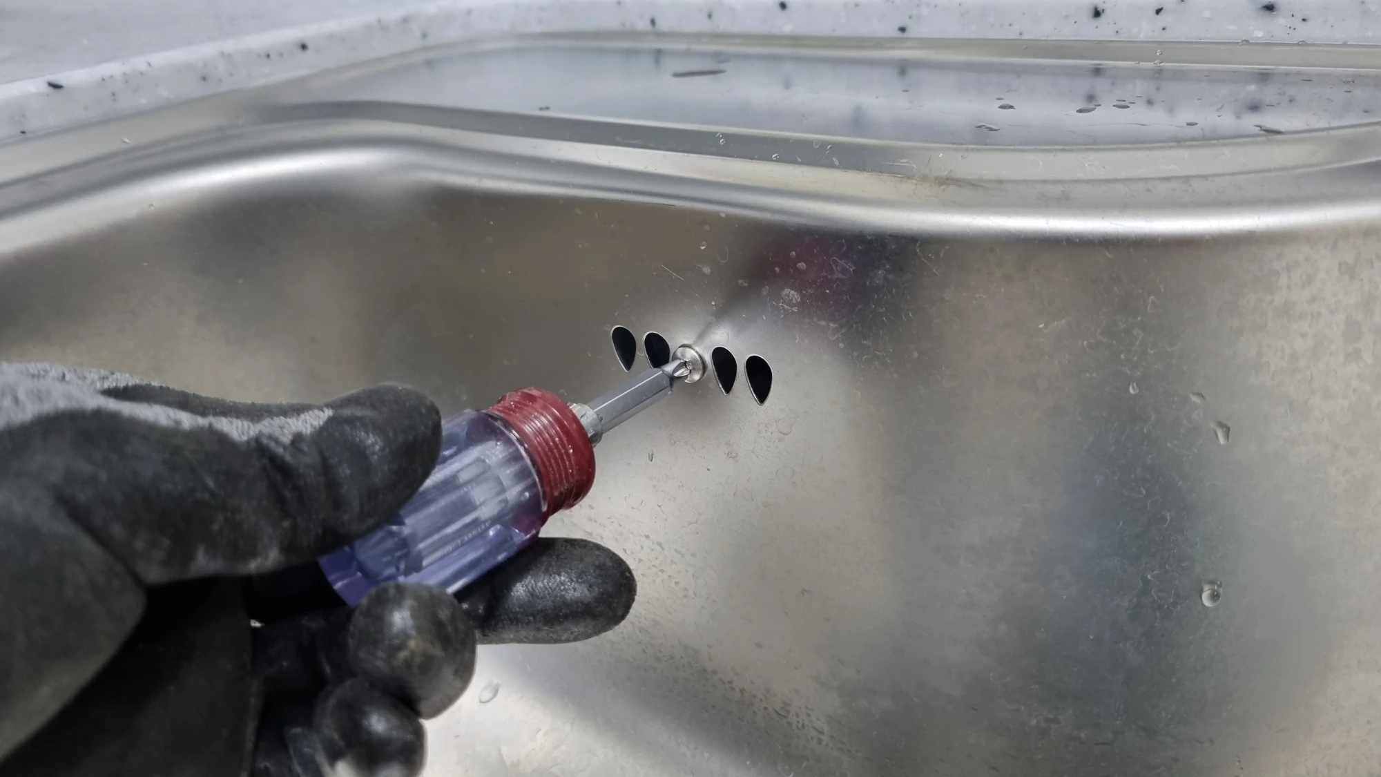 오버플로우 호스 분리 모습