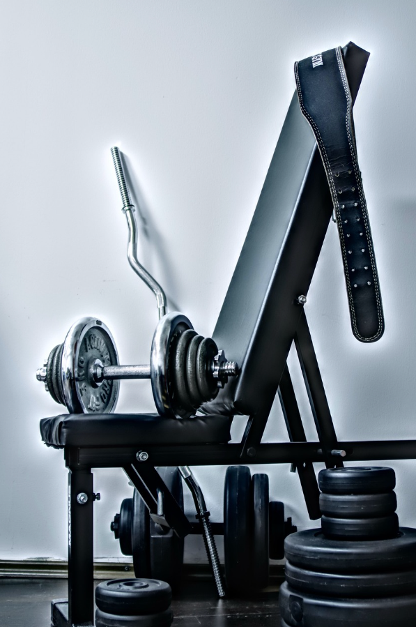 아령과 머신과 관련된 사진