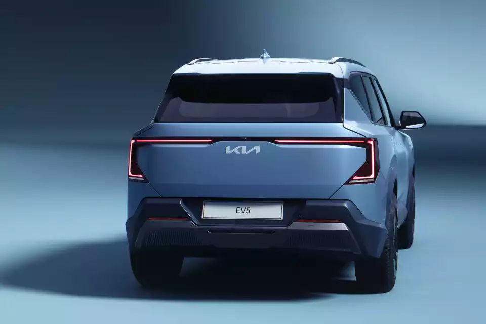 기아 EV5 뒷모습입니다.