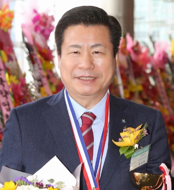 류규하 프로필 나이 고향 학력 재산 경력