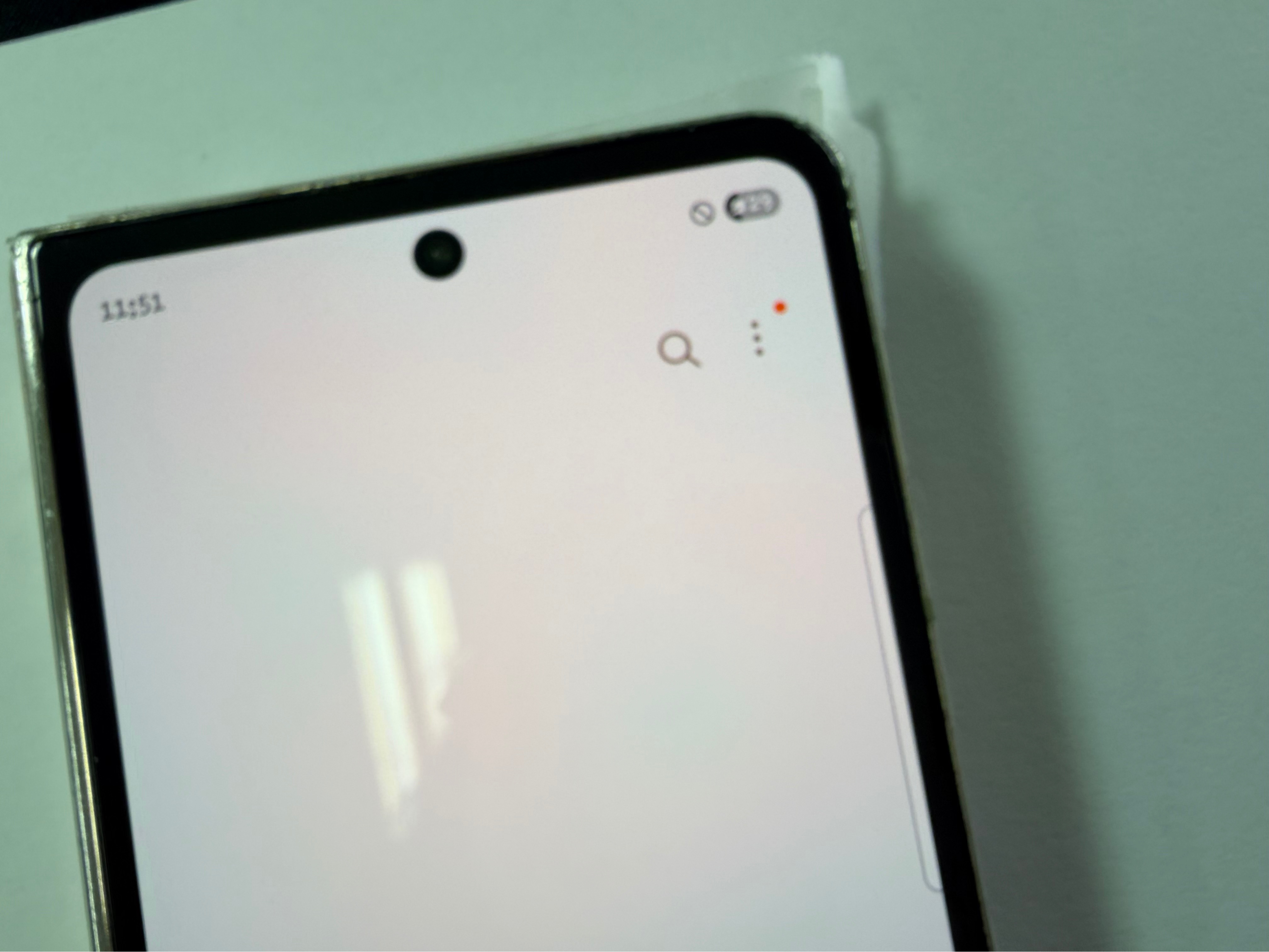 갤럭시Z폴드4 커버 디스플레이 정상작동 확인한 모습