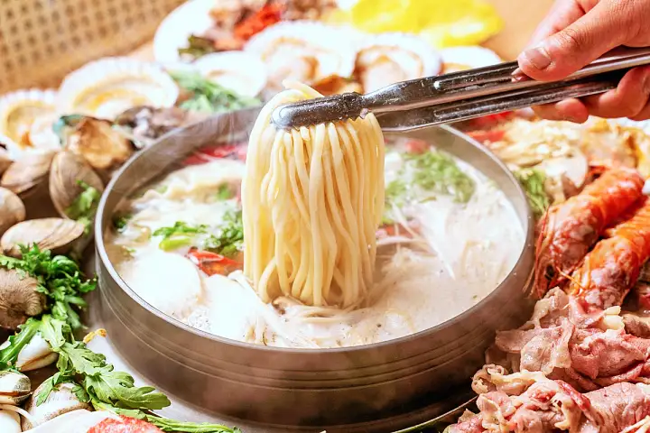 겨울엔 오감만족 꽃쟁반 해물칼국수 요리 오이도 맛집 추천 생방송투데이 리얼 맛집