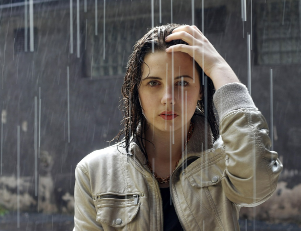 장맛비에도 스타일은 살아있다! ☔ 여름 장마철 옷차림 & 우산 추천 꿀팁