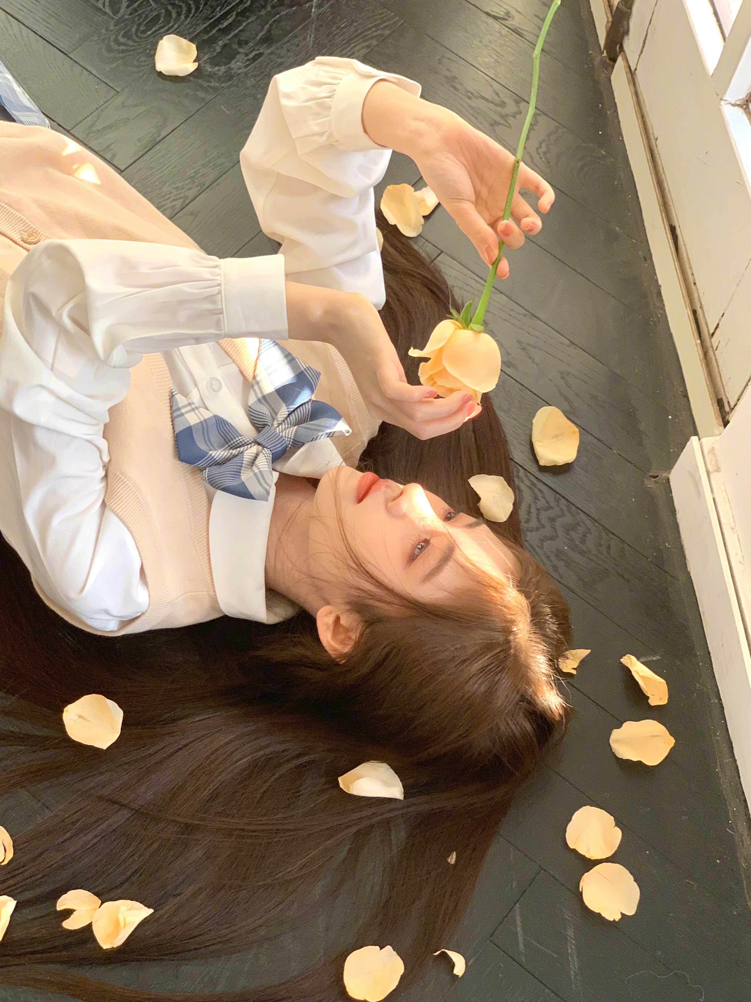 꽃을 만지작 거리던 그 시절의 쥐징이