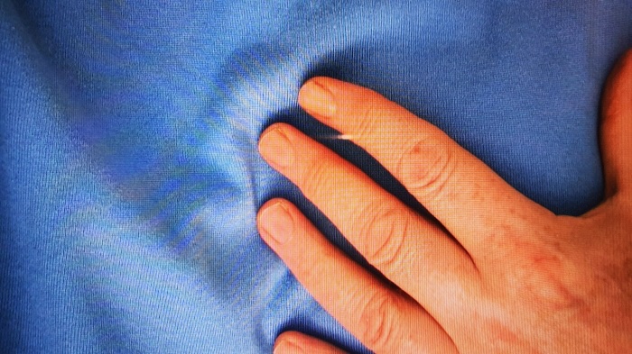 심장통증을-호소하는-사람