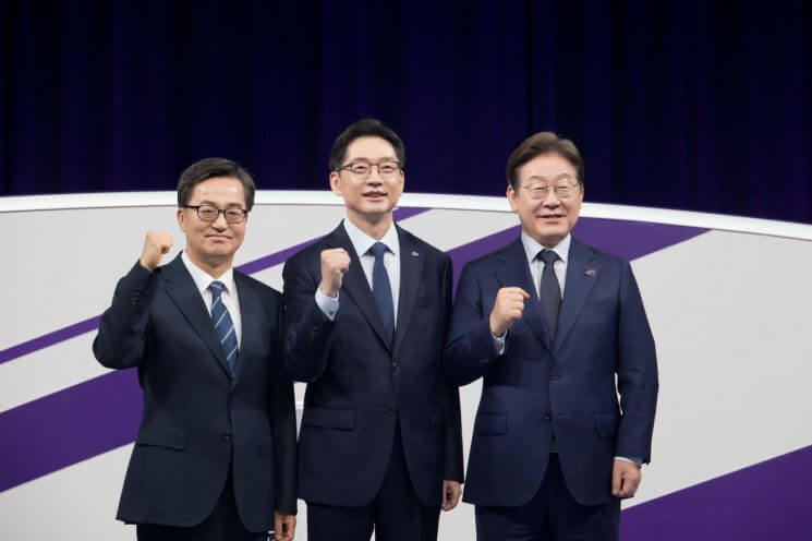 첫 토론서 드러난 공약 차이…민주당 경선, 본격 승부 돌입