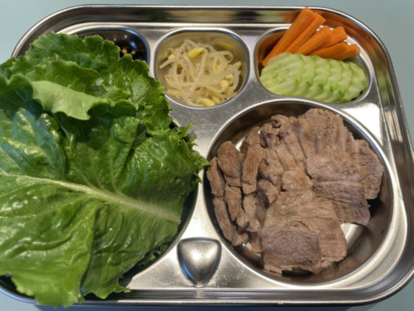 수육 맛있게 삶는법 - 식판 플레이팅