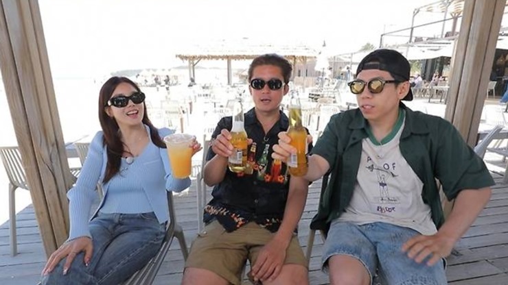 맥주-먹는-세사람
