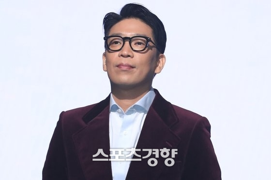 MC몽 히틀러 초상화