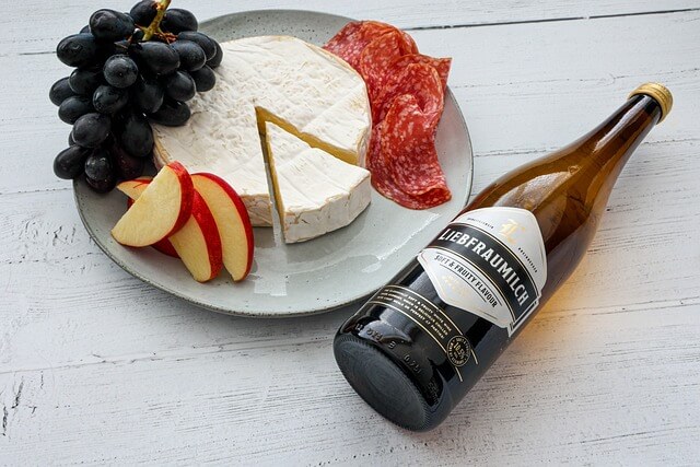 브리치즈, 치즈요리, 브리치즈구이, 다이어트치즈, 와인안주, 브리치즈칼로리, 치즈레시피, 치즈활용법, 건강한식단, 브리치즈샐러드