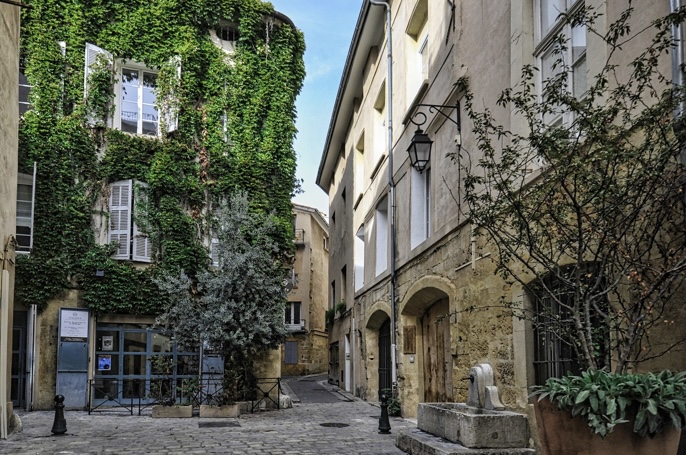 골목길 탐방 &ndash; 감성적인 벽화와 개성 넘치는 가게들