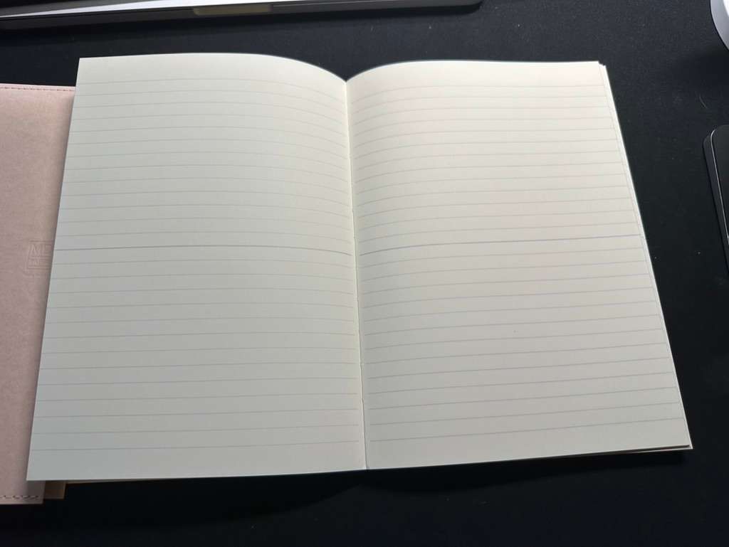 노트 펼친 모습