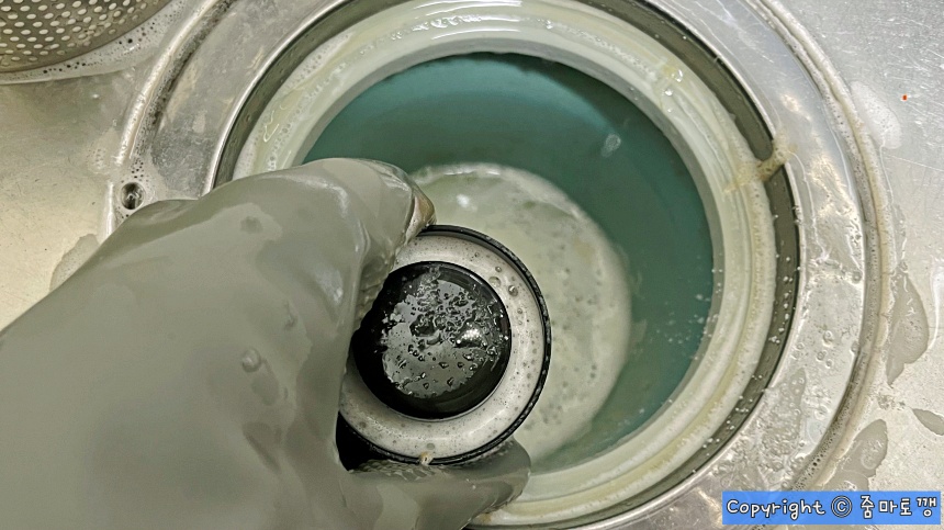 찌든때-제거된-배수구