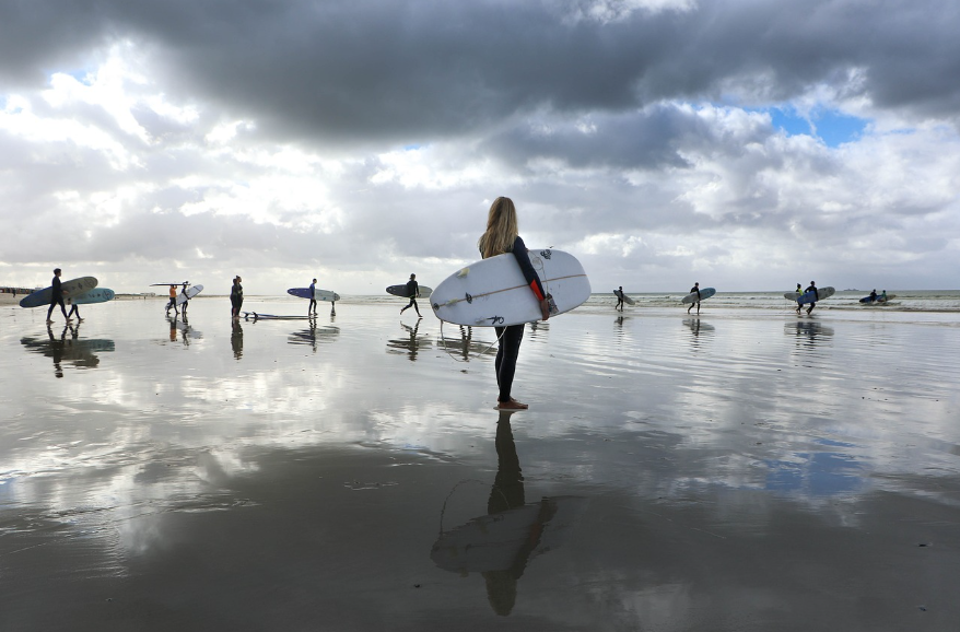 서핑하는 이미지