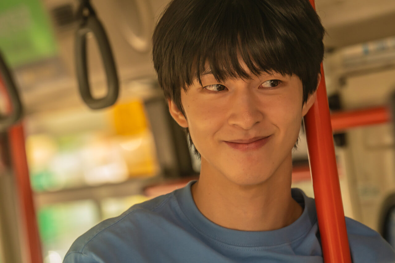 영화 청설 속 순수한 청년 용준을 연기한 홍경