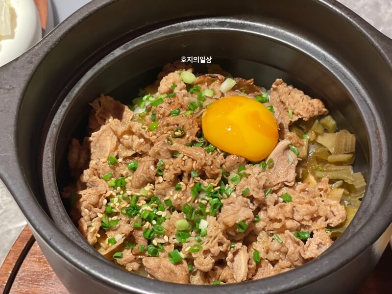 용산 이태원 한식 맛집 덕분 몬드리안 - 한우 솥밥