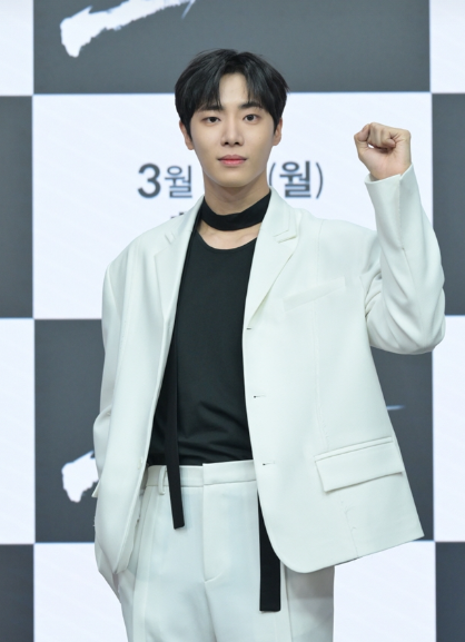 중증외상센터 스타 추영우의 어린시절.jpg