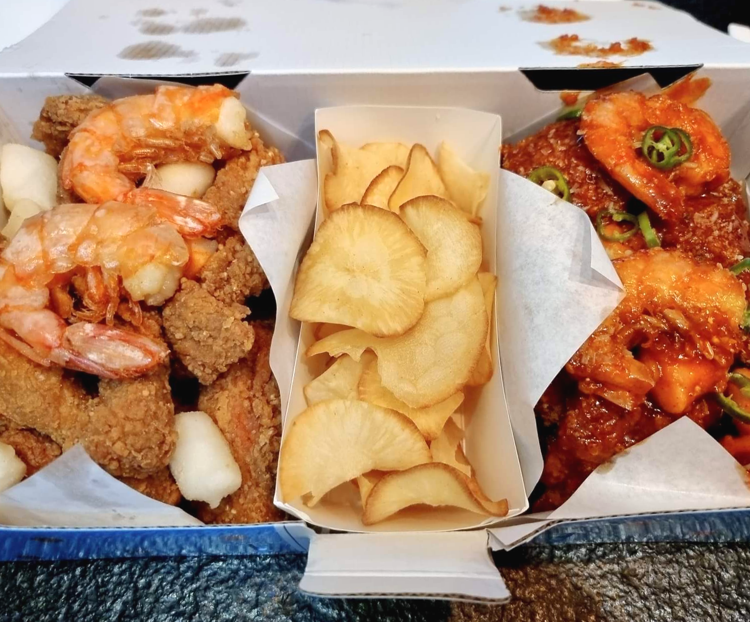 포장 열어본 반반치킨