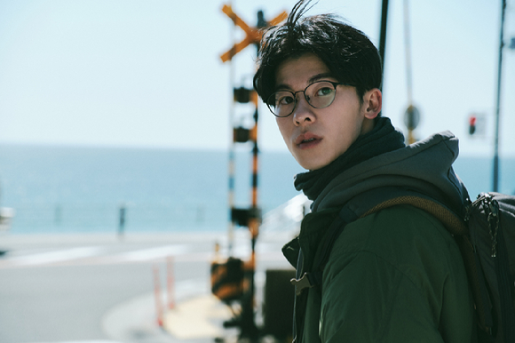 배우 허광한이 영화 '청춘 18X2 너에게로 이어지는 길'에서 열연하고 있다. [사진=(주)쇼박스]