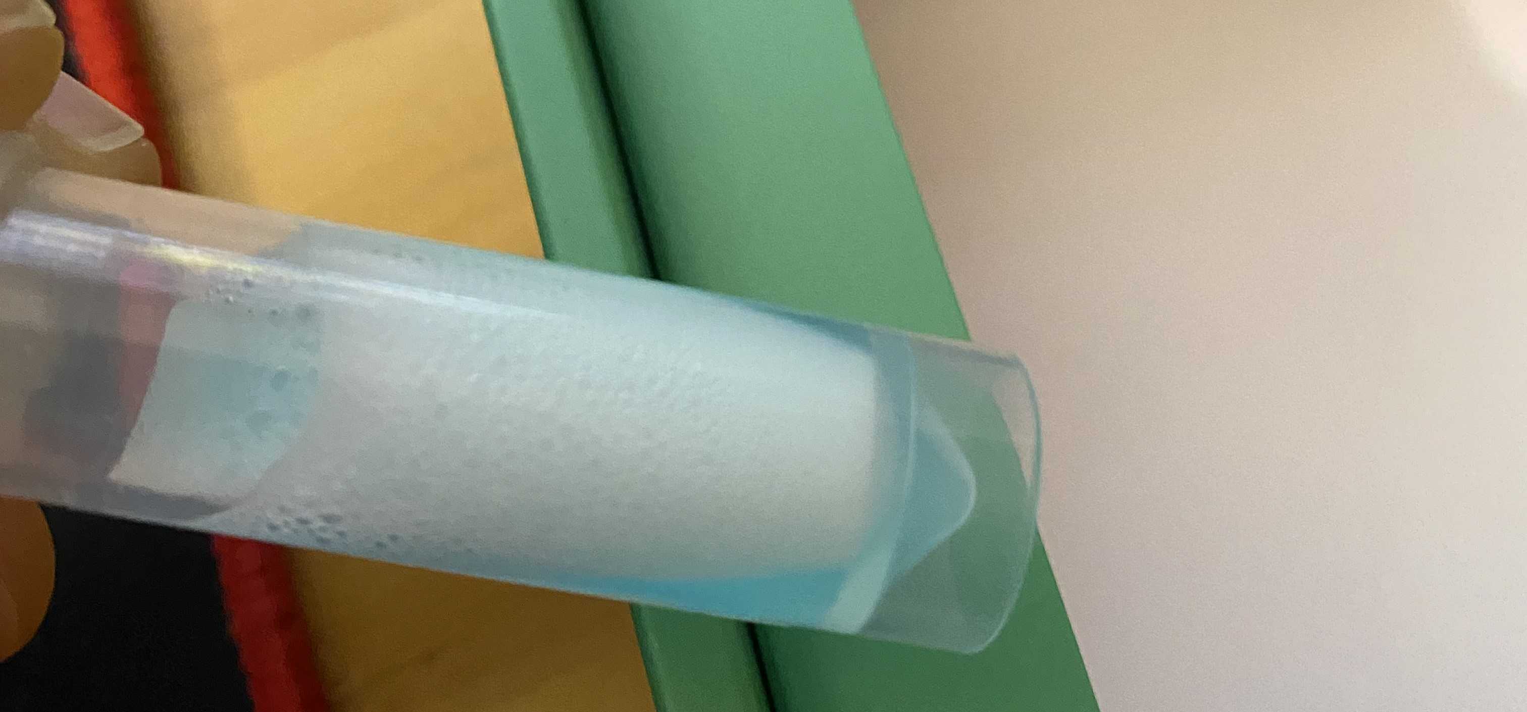 타액을 보존애겡 넣은 사진